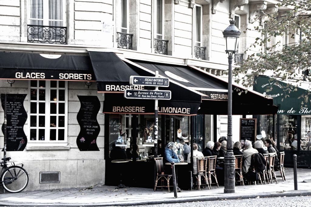 フランス旅行の服装まとめ 在住者おすすめ季節 シーン別の最適なコーデとは フランス旅行記ブログ