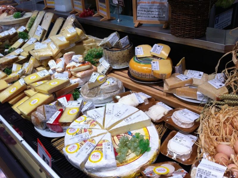 パリのスーパーマーケット　チーズ