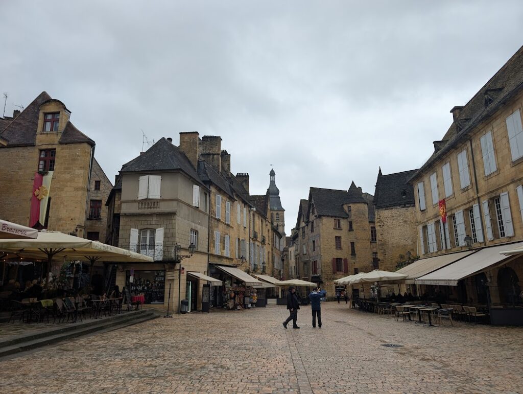 リベルテ広場(Place de la Liberté)