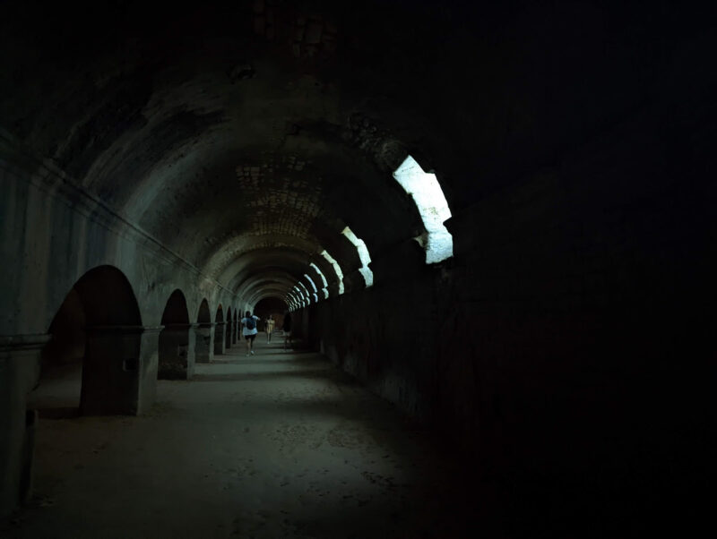 ローマ時代の地下回廊「Les Cryptoportiques du forum」