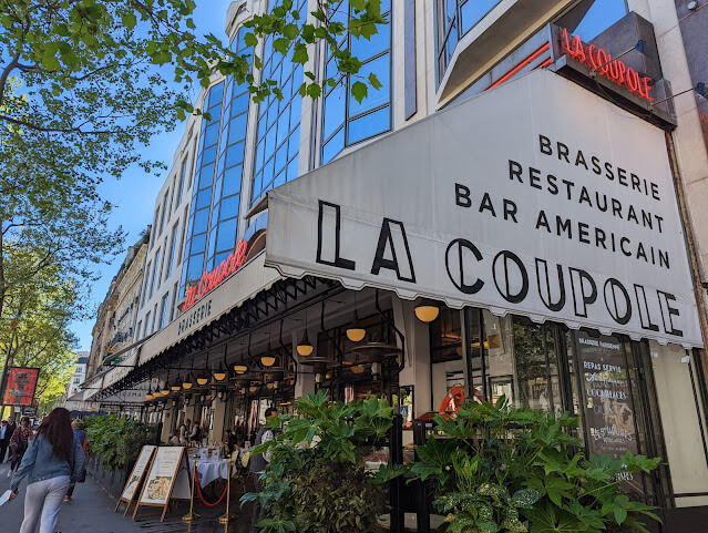 ピカソが通ったと言われる老舗カフェ「ラ・クーポール（La Coupole）」