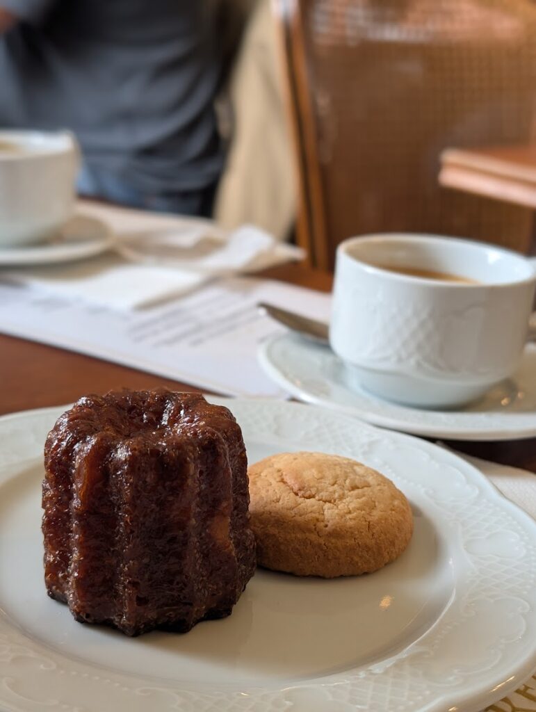 「Miremont（ミルモン）」で小休憩