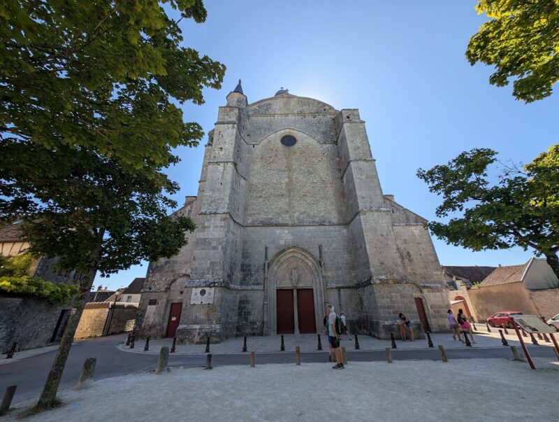 サン・キリアス参事会管理聖堂(Eglise Catholique Collégiale St Quiriace)