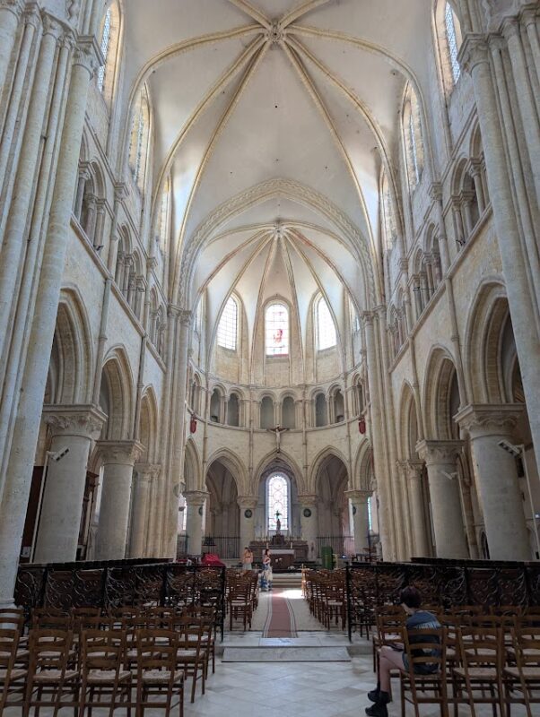 サン・キリアス参事会管理聖堂(Eglise Catholique Collégiale St Quiriace)