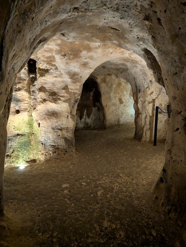 地下道と施療院(Les souterrains de Provins)