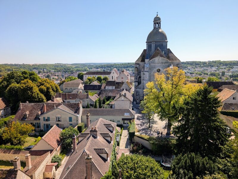 サン・キリアス参事会管理聖堂(Eglise Catholique Collégiale St Quiriace)