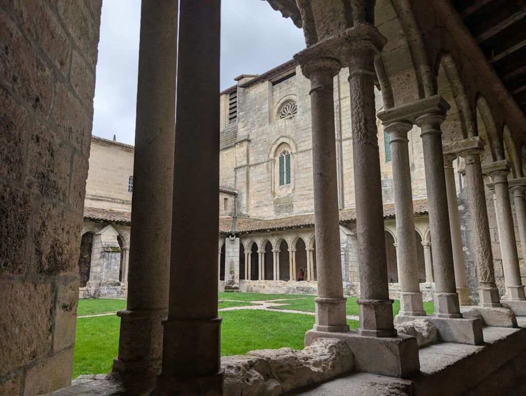 コレジアル教会（Église collégiale Saint-Émilion）