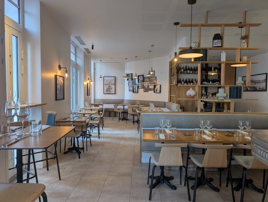 おしゃれな雰囲気のレストランAlma　ランチは手ごろな価格で楽しめる