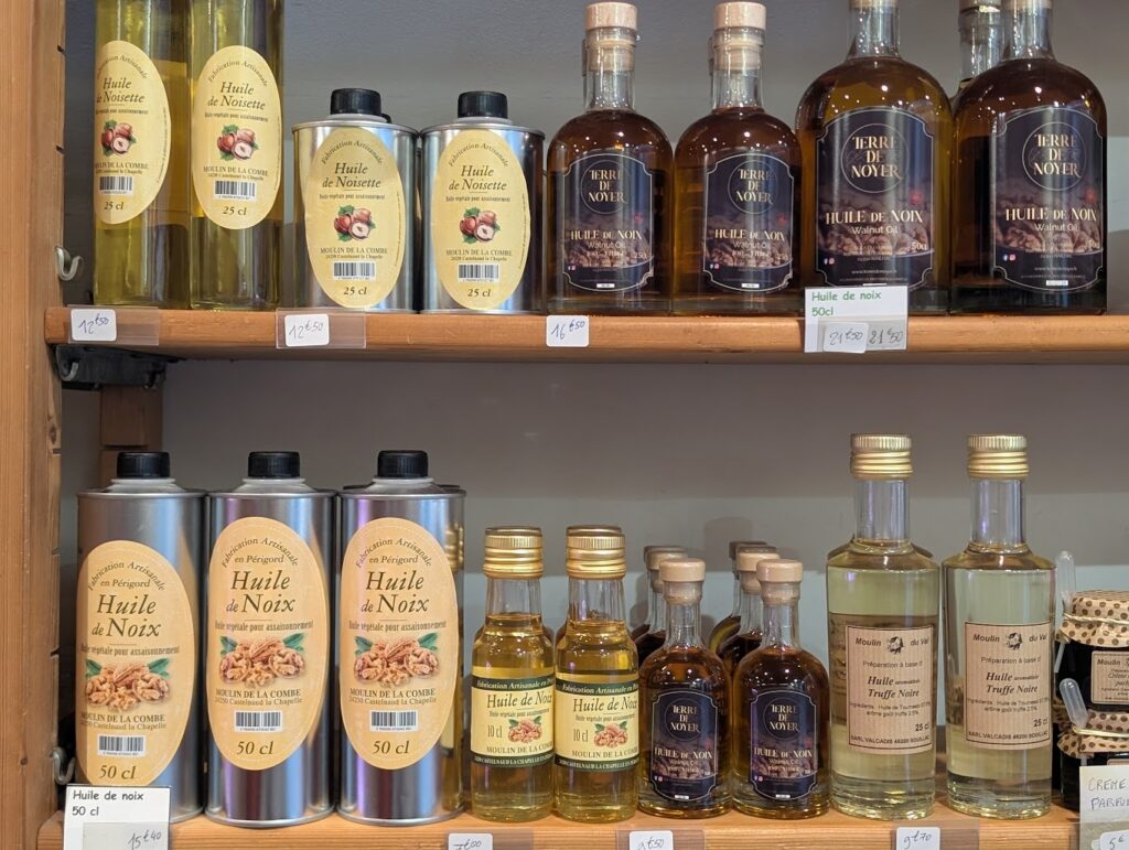 シンプルなオイルからトリュフ入りのものまでさまざま