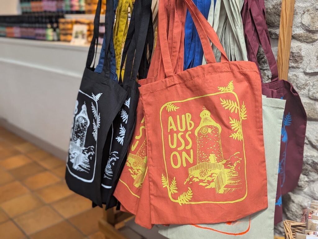 オービュッソン観光案内所のショップ