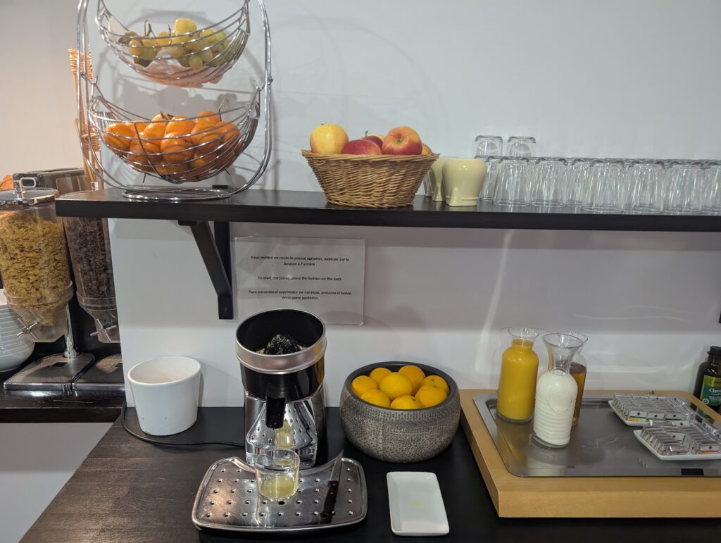 Brit Hotel de Paris 朝食