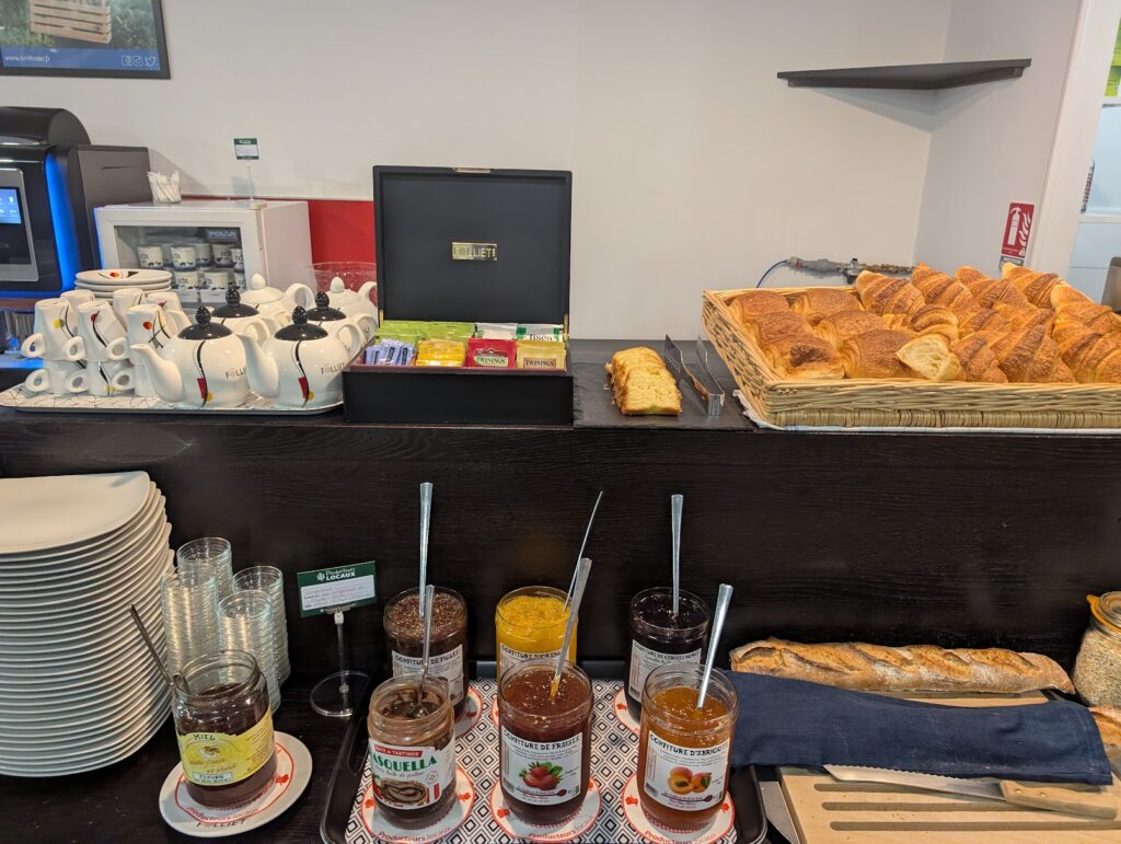 Brit Hotel de Paris 朝食