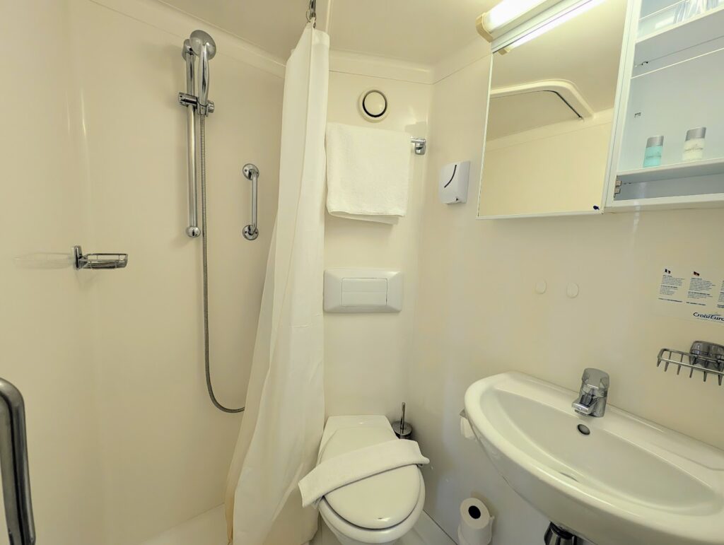 シャワーをしたらトイレが水浸しなのは外国あるある